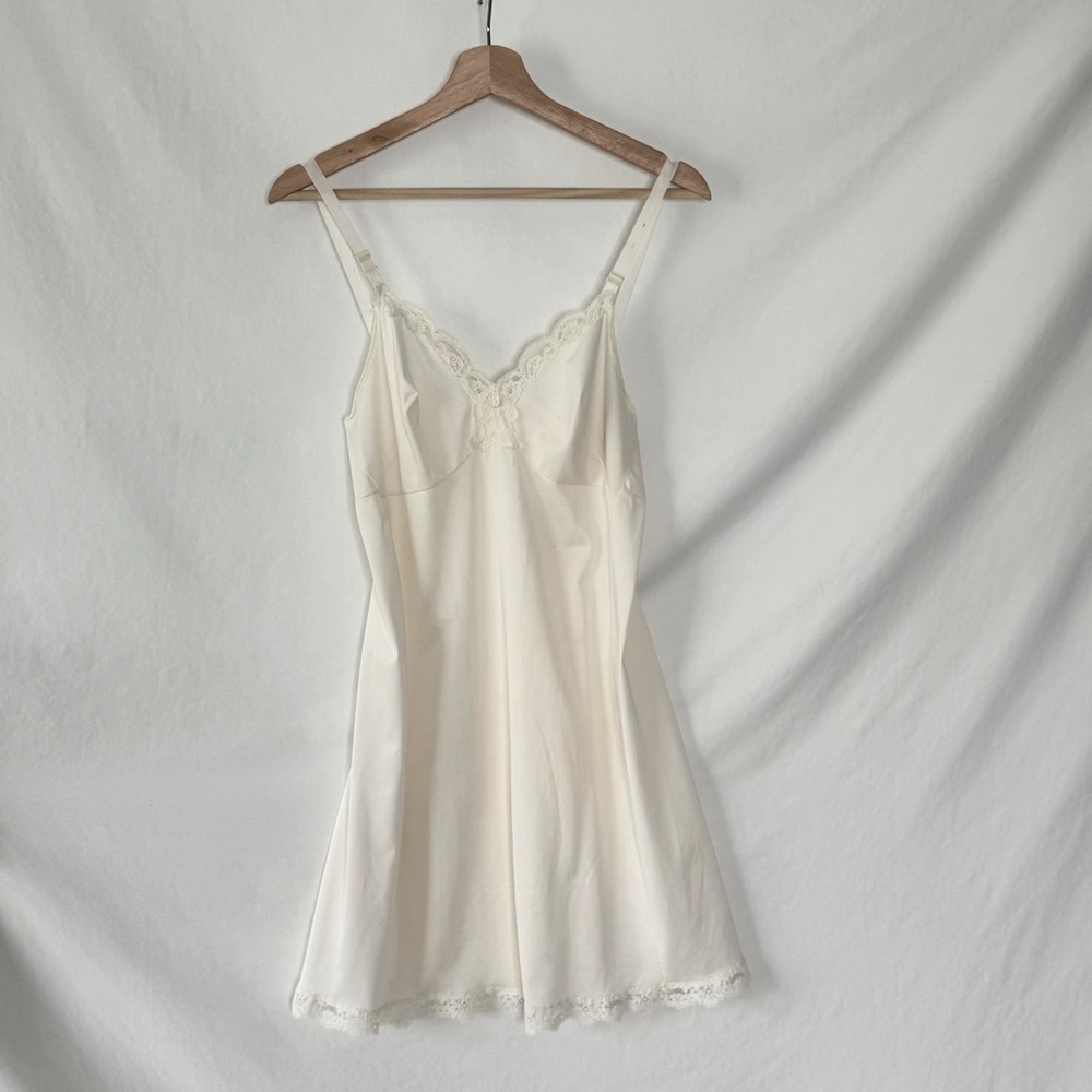 2/$20 Vintage 80s Sears the Doesn’t Slip Cream Lace Trim Slip